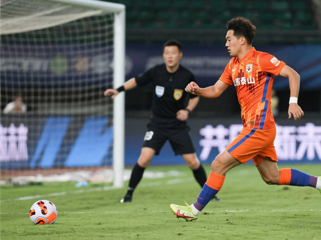 以及他在球 以及他在球